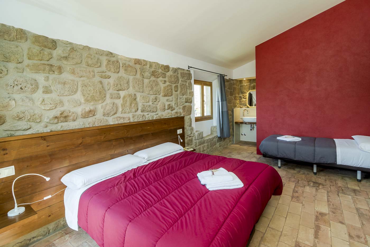 Las camas se pueden hacer como dobles o gemelas bajo pedido